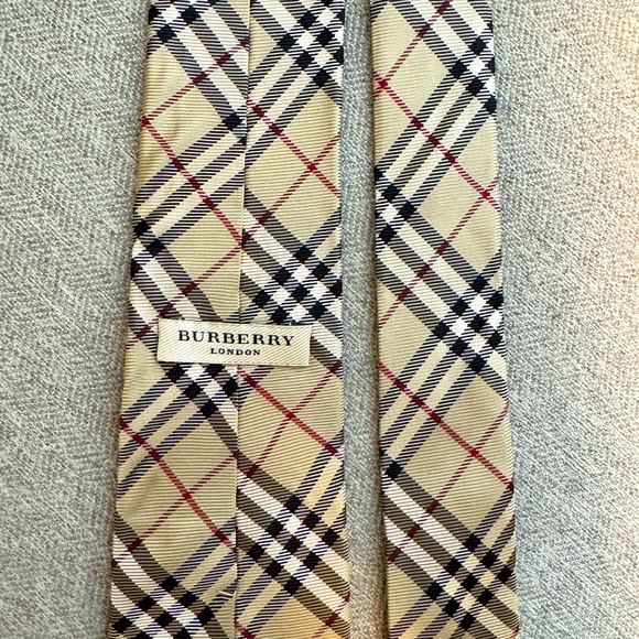 Burberry classic pattern tie - Picture 2 of 2